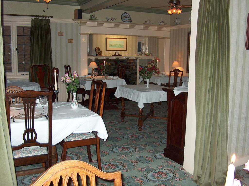 Crossways House Bed And Breakfast อีสต์คาวส์ ภายนอก รูปภาพ