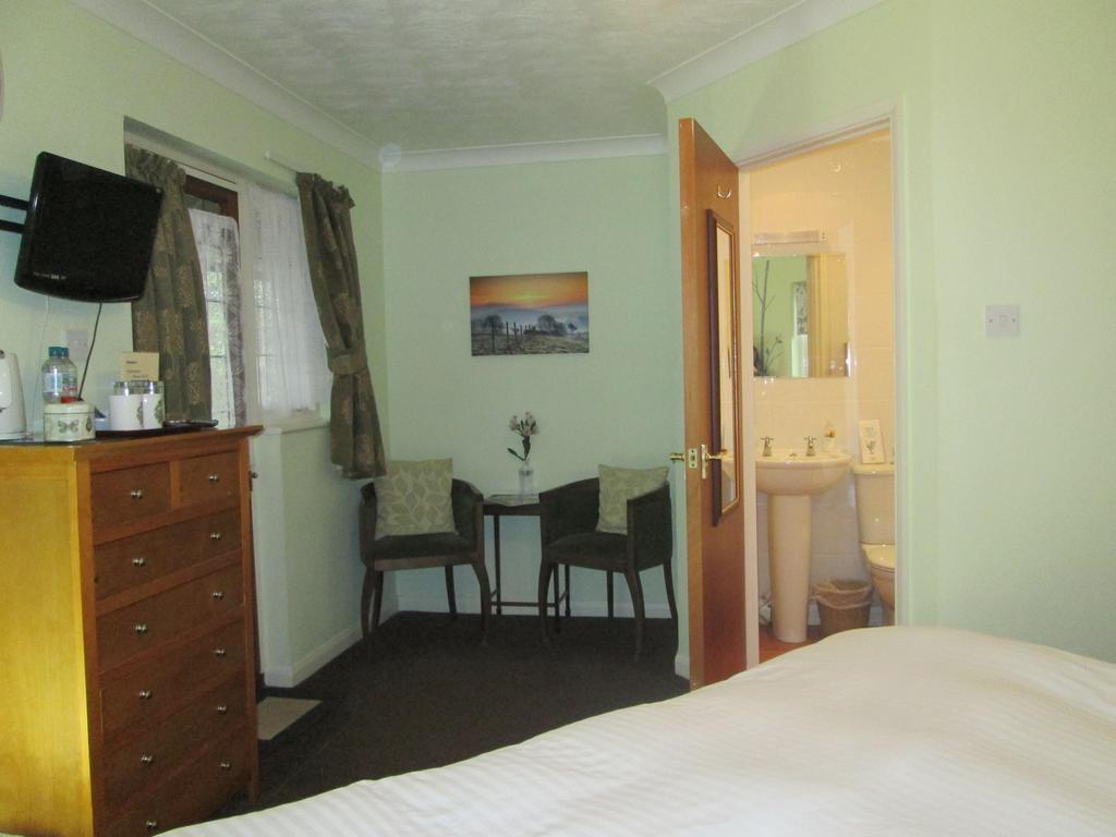 Crossways House Bed And Breakfast อีสต์คาวส์ ห้อง รูปภาพ