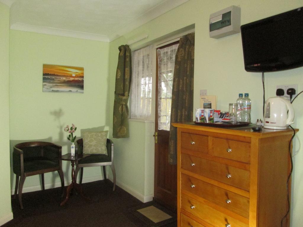 Crossways House Bed And Breakfast อีสต์คาวส์ ห้อง รูปภาพ