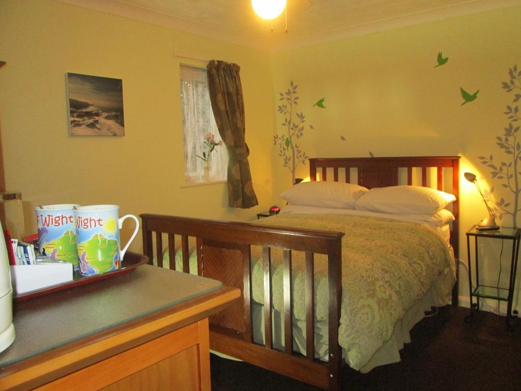 Crossways House Bed And Breakfast อีสต์คาวส์ ห้อง รูปภาพ